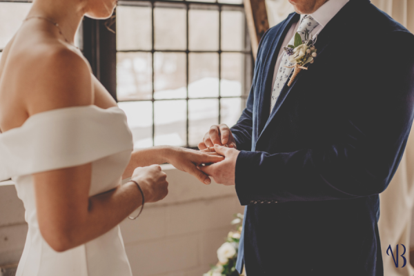 L'immagine raffigura il congedo matrimoniale
